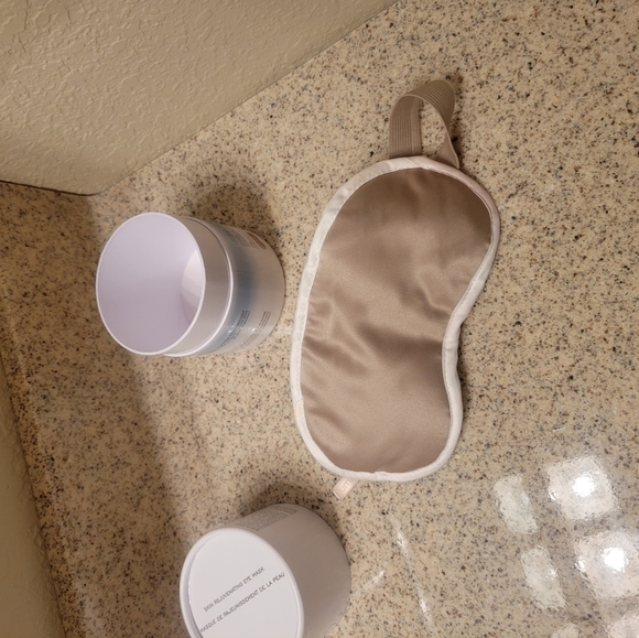 Iluminage Skin Rejuvenating Eye Mask - Picture 9 of 11